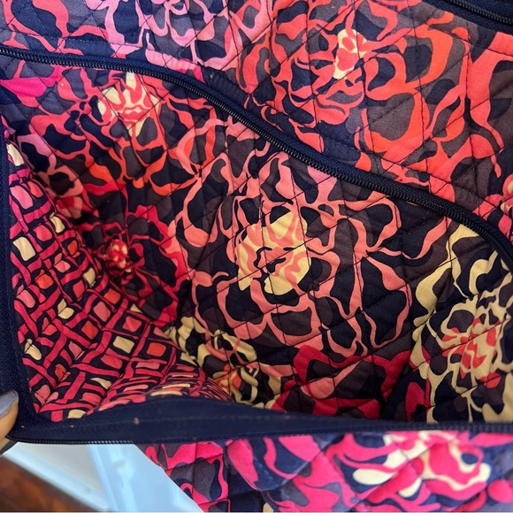 EUC—Vera Bradley Katalina Pink Retired Pattern shoulder bag - Picture 8 of 8